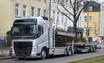 BLG Logistics Group AG & Co. KG mit einem VOLVO FH 420 EURO6 PKW-Transport LKW (leer) mit Kässbohrer Aufbau am 26.01.21 Berlin Karlshorst.