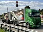 Ein Volvo FH Hängerzug von Traveco am 12.9.25 beim Grauholz.

