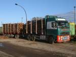 Am 12.Oktober 2011 wurde Holz auf der Ladestraße in Bergen/Rügen verladen.Dieser polnische VOLVO-Holztransporter brachte einen neuen Schwung Holz zur Verladung zum Bahnhof.