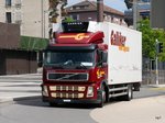 Volvo mit Kühlaufbau unterwegs in der Stadt Lausanne am 10.05.2016