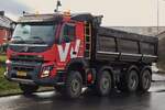 Volvo FMX Kipper, stand nahe einer Baustelle. 02.2026