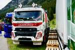 Ein Volvo FMX Kipper von Baechler am 29.8.26 beim Diemtigtaler Truck Treff.