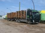 Polnischer Volvo Holztransporter,am 27.Mai 2013,auf dem Bahnhof in Bergen/Rgen.