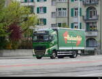 Volvo mit Pritschenaufbau unterwegs in der Stadt Solothurn am 19.04.2023