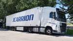 =Volvo FH 500-Sattelzug der Spedition JCARRION steht im Juli 2021 auf dem Rasthof Bruchsal