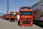 Mehrer Volvo Sattelzüge der Constantin Group am 26.6.22 beim Trucker Festival Interlaken.