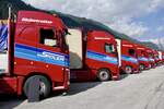 Mehrere Volvos von Sidler Transport die am 14.7.24 beim Trucker Treffen in Ambri stehen.