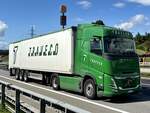 Ein Volvo FH Aero Sattelzug von Traveco am 5.9.25 beim Grauholz.