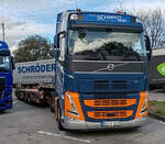 =Volvo FH-Sattelzug rastet an der A5, 09-2025