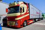 Ein Volvo Aero Sattelzug von InterSpan am 27.6.26 beim Trucker Festival Interlaken.