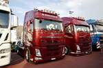 Zwei Volvo Zugmaschinen von Markurs Fürst am 2.5.26 beim Truck Event Huttwil.
