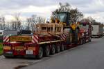 Volvo FH16 750 mit Caterpillar 980M Radlader am 14.03.26 am A3 Rasthof Weisskirchen Nord