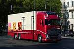 Volvo FH -serie, Blumenkoffer-LKW aus den Niederlanden. Berlin im Oktober 2025. /Pflanzen.-Blumentransporte