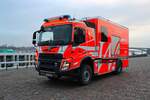 Berufsfeuerwehr Wiesbaden Volvo FMX 420 GW-Wasserrettung (Florian Wiesbaden 1/58) am 31.12.25 beim Silvester Abschwimmen 2025 in Mainz am Rheinufer

