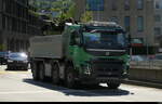 Volvo mit Spez Aufbau Kran und Ladefl�che unterwegs in Schaan/FL am 30.04.2026