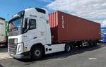 =Volvo FH-Sattelzug der HABEX GmbH steht auf einem Rastplatz an der A 3, 06-2025