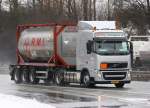 Volvo FH  GTO Transporten  aus den Niederlanden unterwegs mit einem Tankcontainer auf der BAB 6 bei Neuendettelsau, 04.02.2013