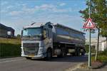 Volvo FH Tanksattelzug vom  DE VERBAND  mit einer Futterlieferung zum nächsten Bauern unterwegs. 09.2020
