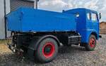 =Jelzc-LKW in Pritschenausf�hrung steht bei einer Oldtimerveranstaltung in Unterbreizbach, 07-2026 