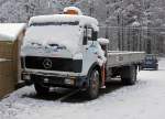 Mercedes: Alter Mercedes Lastwagen im Winterschlaf, aufgenommen in Riedholz am 28.November 2011.