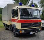 =MB 811 als Einsatzfahrzeug des DRK steht im Juni 2022 in Hohenroda anl. des Scirocco-Treffens