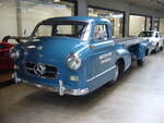 Replika des legendären Renntransporters  Das blaue Wunder  der ehemaligen Mercedes Benz Rennabteilung.