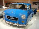 Replika des legendären Renntransporters  Das blaue Wunder  der Mercedes Benz Rennabteilung.