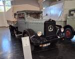 Mercedes Benz L3750 Pritschen LKW aus dem Jahr 1937. Der Mercedes-Benz L 3750, auch Baureihe L64)genannt, war ein mittelschwerer LKW, der zwischen 1932 und 1941 produziert wurde. Das Fahrzeug galt in den 1930`er-Jahren als Meilenstein im mittelschweren Lkw-Bau und unterscheidet sich optisch von leichteren Modellen unter anderem durch seine Simplexfelgen. Der robuste Dieselmotor vom Typ OM 67/3 hat einen Hubraum von 7270 cm� und leistet 100 PS. Wenn man dem Vorkriegs-Kennzeichen glauben schenken darf, war dieser LKW in der Farbkombination basaltgrau 7012/schwarz 9005 in der damaligen Rheinprovinz zugelassen. Techno Classica Salon in Dortmund am 25.09.2026.