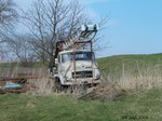 Wahrscheinlich ein Mercedes LAK 1519 als ausgedienter Erdbohrer im April 2006.