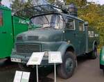=MB 1113, hier als Wasserwerfer 4 (Wassertankinhalt 4000 Liter), ausgestellt im Polizei-Oldtimer-Museum Marburg, Oktober 2023.