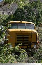 Old and Rusty: FWD Cab over Engine Truck zu finden bei der groen Fahrzeugsammlung der 'Gold King Mine' in Jerome, Arizona / USA.