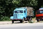 FAP Lkw mit Holz beladen in Pernik in Serbien am 13.5.2013.