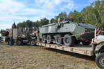 Dieses mit einem MOWAG Piranha IIIC 8x8-Radpanzer beladene Protected Evacuation Vehicle (PEVs) des Herstellers DAF wurde in Zusammenarbeit mit Tatra entwickelt und ist bei der Belgischen Armee im
