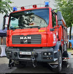 Ein MAN Feuerwehrfahrzeug (Y-412 841) des Zentrum Brandschutz der Bundeswehr (ZBrdSchBw) steht anlässlich des Tags der offenen Tür der Bundesregierung 2019 im Bundesministerium der