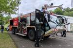 =Flugfeldl�schfahrzeug 40/60-6 der Bundeswehrfeuerwehr des Heeresflugplatzes Fritzlar, gesehen beim Hessentag in Fulda, 06-2026.