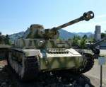 Panzer IV H, Frontansicht des deutschen Kampfpanzers, wurde gebaut von 1943-45, 7,5cm Kanone, 300PS, Vmax.38Km/h, Panzermuseum Thun, Mai 2015