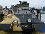 Der FW101 Scorpion ist ein leichter Spähpanzer und wird hier als schnellster Panzer der Welt beworben.