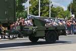 Eine Überwachungsdrohne auf einem Hänger montiert,  der Luxemburgischen Armee, war bei der Militärparade zu sehen.