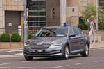 Skoda Superb, der luxemburgischen Armee, mit einem Ehrengast, auf dem Weg zur Ehrentrib�ne, beim Nationalfeiertag in der Stadt Luxemburg. 23.06.2024