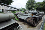 Der mittlere Kampfpanzer T-55AMS  Merida  im Museum der Polnischen Armee.