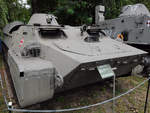 Ein  gepanzerter, amphibischer Truppentransporter MT-LB in der Zweigstelle Fort IX  Sadyba  des Armeemuseums Warschau.
