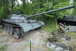 Der mittlere Kampfpanzer T-55 in der Zweigstelle Fort IX  Sadyba  des Armeemuseums Warschau.