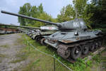 Ein Kampfpanzer T-34/85 in der Zweigstelle Fort IX  Sadyba  des Armeemuseums Warschau.