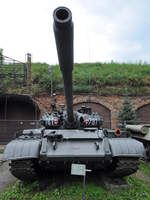 Der mittlere Kampfpanzer T-55AM  Merida  in der Zweigstelle Fort IX  Sadyba  des Armeemuseums Warschau.