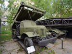 Das Brückenlegefahrzeug Kurgan KMM au Basis des Zil-157 im Zentralmuseum der russischen Streitkräfte (Moskau, Mai 2016)