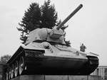 Ein russischer Panzer T-34 am Sowjetische Ehrenmal im Berliner Ortsteil Tiergarten.