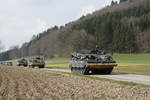 Militärfahrzeuge CH von Walter Ruetsch  Leider immer weniger hat man in der Schweiz als Fotograf von Militärfahrzeugen die Möglichkeit, Raupenfahrzeuge im Strassenverkehr zu beobachten.