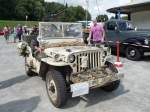 Ein Willys Jeep MB, gebaut 1942, dreht eine Runde auf der US-Car-Show in Grefrath im August 2010. Der Jeep war 1944 auf dem Ulithi-Atoll bei der der 10th Service Squadron Artillery Repair im Einsatz.