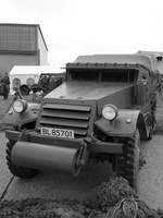 Das Halbkettenfahrzeug M3 des Kriegshistorischen Museums Rogaland auf dem Flughafen Stavanger.