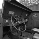 Cockpit des Halbkettenfahrzeuges M16 im Grenzmuseum Schifflersgrund.